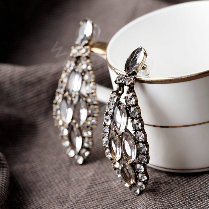 Retro Unique White Crystal Leaves Stud Earrings Gold Plated Women Fashion Jewelry