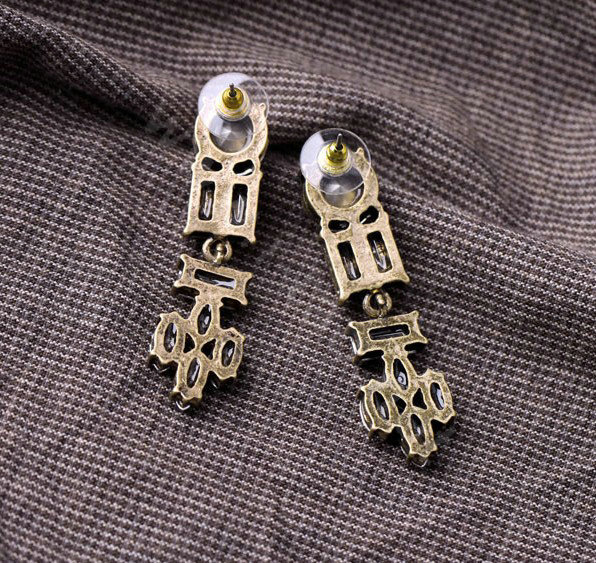 Retro White Crystal Leaves Stud Earrings Gold Plated Women Fashion Jewelry