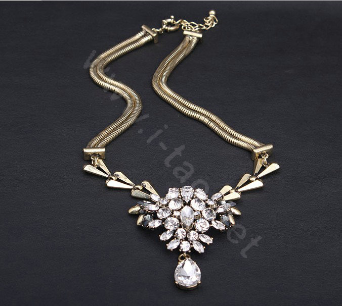 Women Retro Exaggeration Choker Crystal Gem GP Flower Bib Necklace Jewelry - White