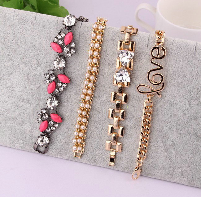 Women Retro Exaggeration Multilayer Crystal Pearl Love Bracelet Jewelry - Gold