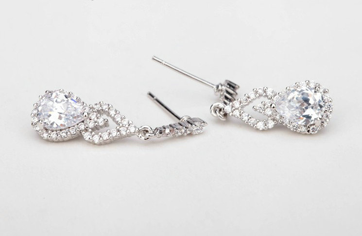 Classic Zircon Crystal White Gold Plated Water Drop Stud Earrings Women Banquet Jewelry
