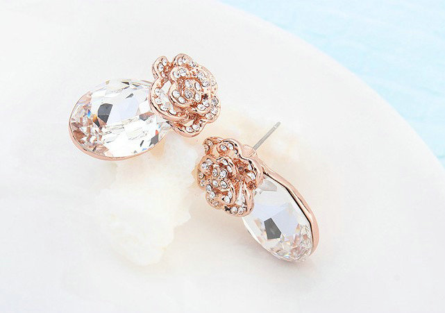 Pretty Swarovskii Crystal White Rhinestone Flower Stud Earring Women Fashion Jewelry