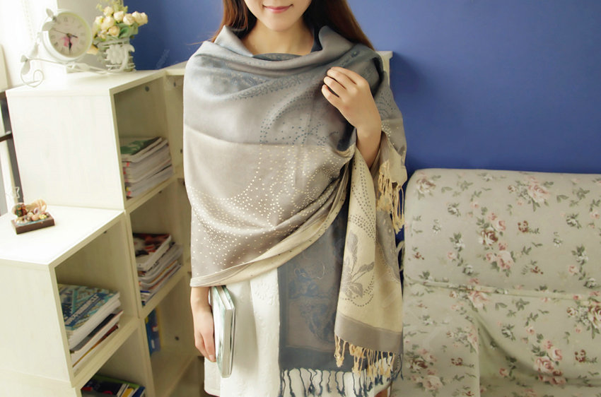 Pretty Autumn and Winter Cape Tassels Floral Print Shawl National Style Warm Long Scarf - Gray