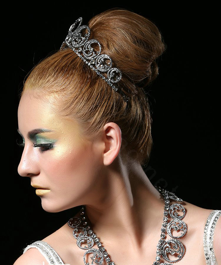 Classic European Wedding Jewelry Flower Crystal Tiaras Bridal Crown Rhinestone Hair Accessories