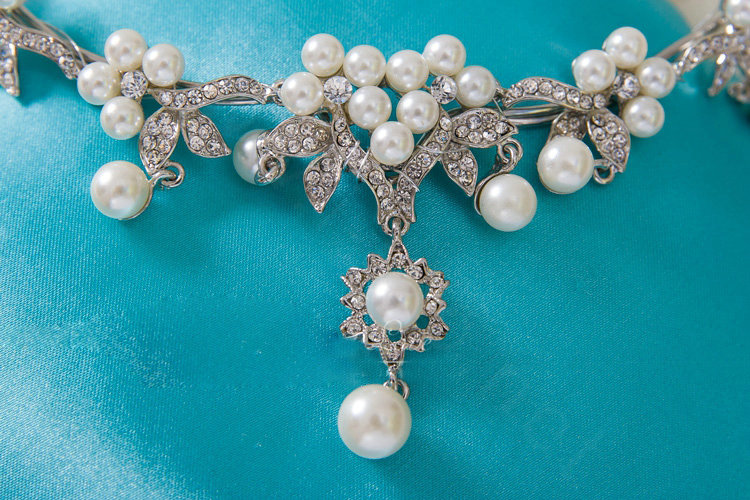 Classic Wedding Jewelry Flower Crystal Pearl Tiaras Bridal Rhinestone Crown Hair hoop Accessories