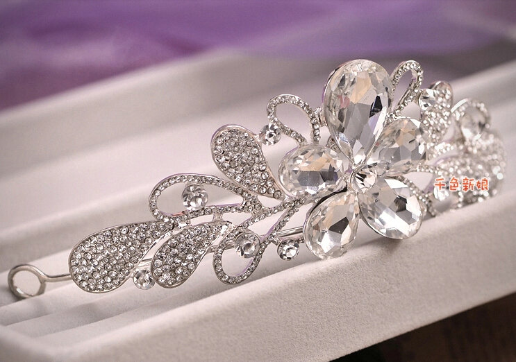 Classic Wedding Jewelry Set for Bridal Crystal Flowers Tiara & Earrings & Diamond Necklace Sets