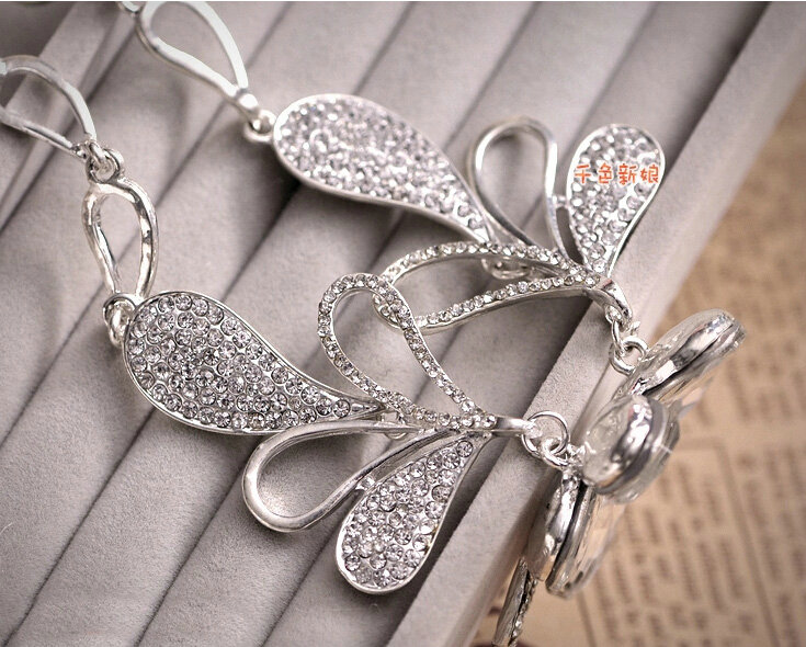 Classic Wedding Jewelry Set for Bridal Crystal Flowers Tiara & Earrings & Diamond Necklace Sets