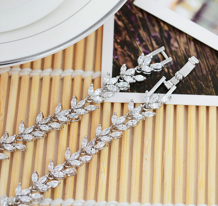 Luxury Wedding Banquet Jewelry Sets Diamond Flower Stud Earrings & Bridal AAA Zircon Statement Necklace