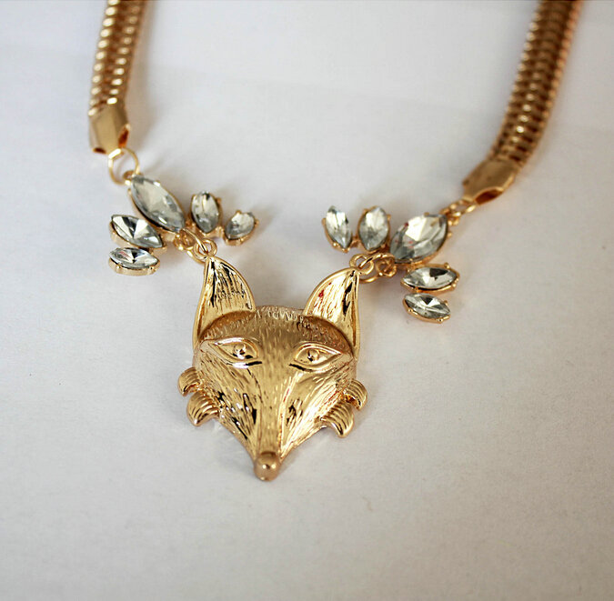 Fashion Retro Women Gold-plated White Diamond Metal Texture Fox head Short Necklace Clavicle Chain