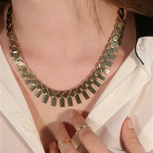 Fashion Simple Personality Women Gold-plated Texture Metal Sequins Short Necklace Clavicle Chain