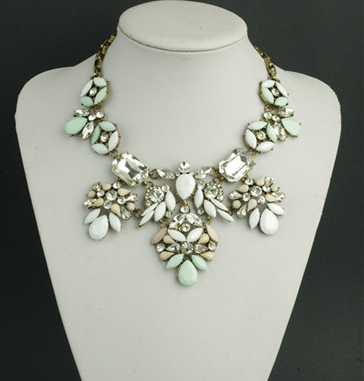 New Women Fashionable Exaggeration Diamond Square Crystal Gem Flower Bib Necklace Clavicle Chain