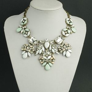 New Women Fashionable Exaggeration Diamond Square Crystal Gem Flower Bib Necklace Clavicle Chain
