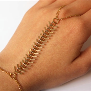 Retro Fashion Woman Fishbone Alloy Chain Gold Plated Punk Finger Bracelet Accessories