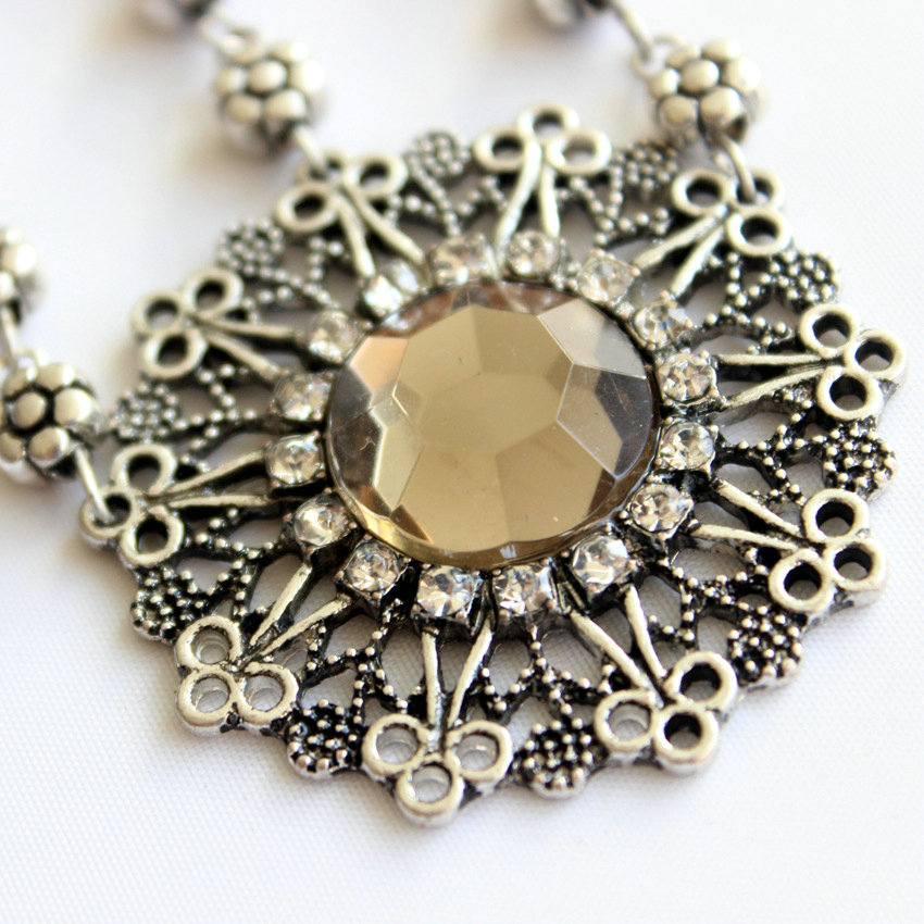 Retro Fashion Woman Rhinestones Hollow Flower Alloy Chain Goddess Hair Band Accessories