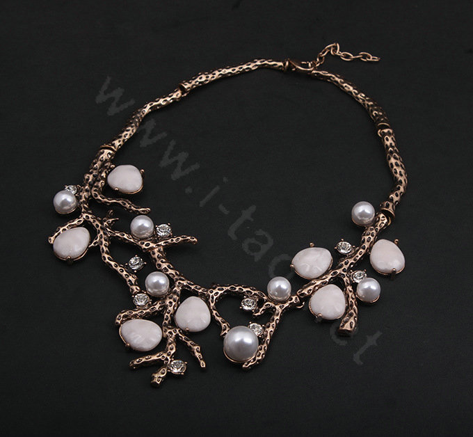 Generous Fashion Retro Metal Branches Gem Pearl Rhinestone Short Clavicle Chain Necklace