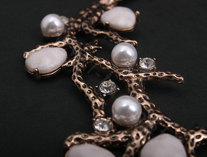Generous Fashion Retro Metal Branches Gem Pearl Rhinestone Short Clavicle Chain Necklace