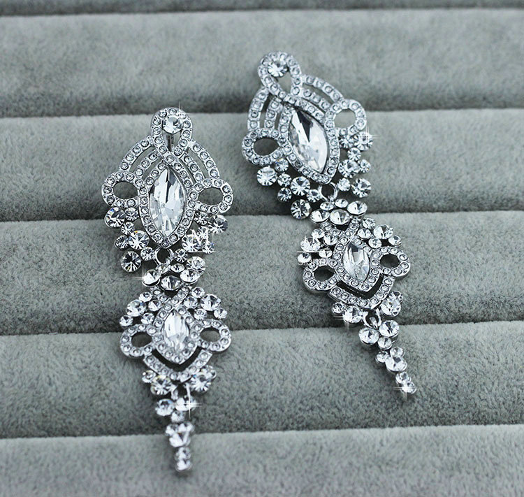 Gorgeous Chandelier Crystal Bridal Earrings White K Plated Long Earrings for Women