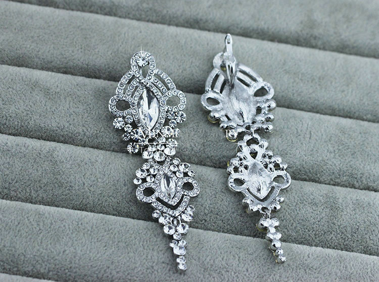 Gorgeous Chandelier Crystal Bridal Earrings White K Plated Long Earrings for Women