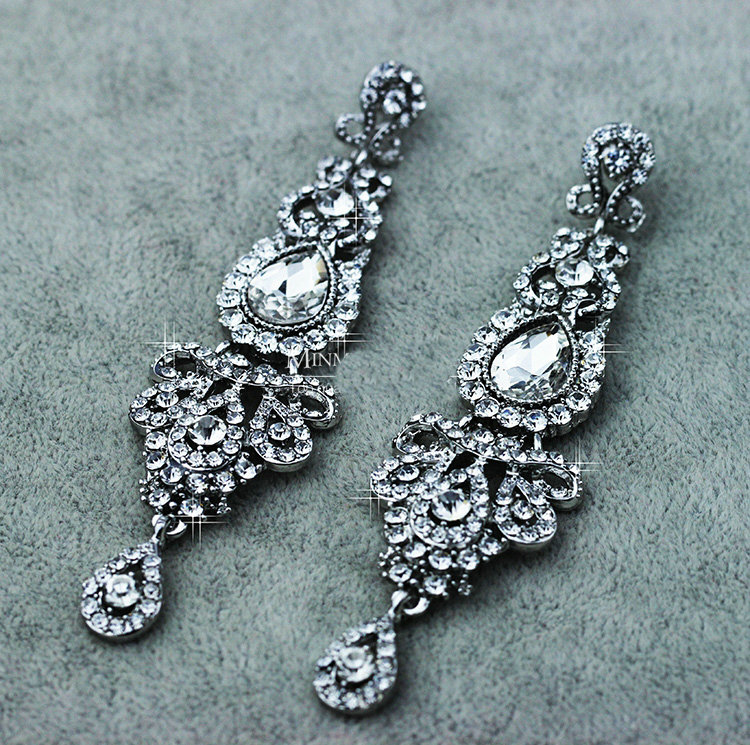 New Arrival Luxurious Romantic Chandelier Austrian Crystal Bridal Earrings White K Plated Long Earrings for Women