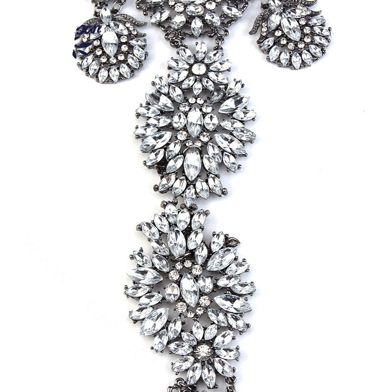 Calssic Rhinestone Flower Collar Pendant Necklace Dress Decro Body Chains Jewelry - White