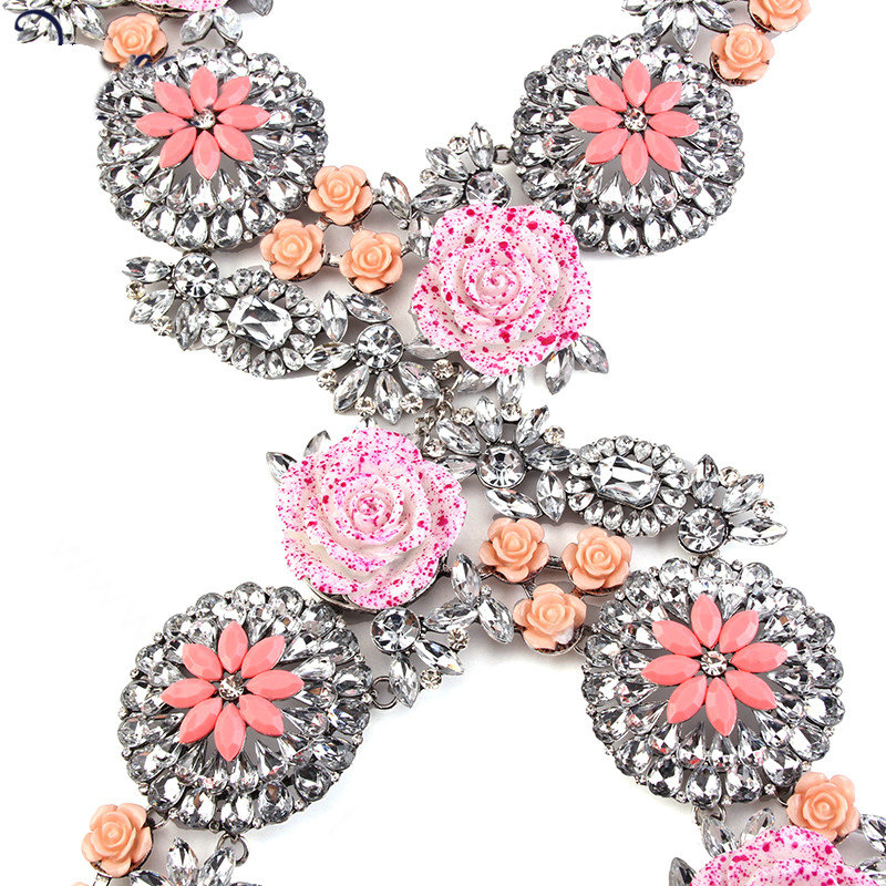Luxury Rhinestone Flower Pendant Bib Necklace Bikini Beach Dress Decro Body Chain Jewelry - Pink