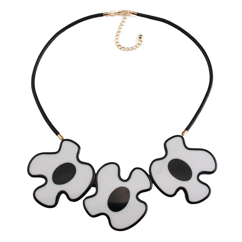 Simple Female Three Flowers Bib Necklace Sweater Chain Dress Decro Jewelry - White