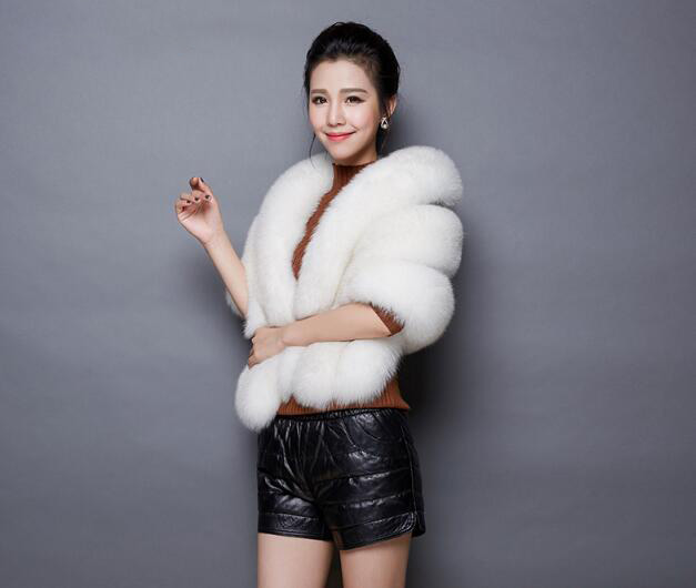Elegant Warm Faux Fox Vest Fashion Women Overcoat - White