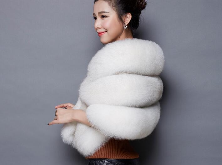 Elegant Warm Faux Fox Vest Fashion Women Overcoat - White