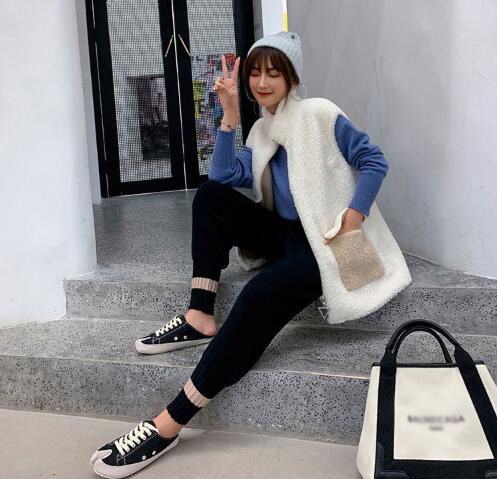 Good Furry Faux Lamb Fur Vest Fashion Women Overcoat - White