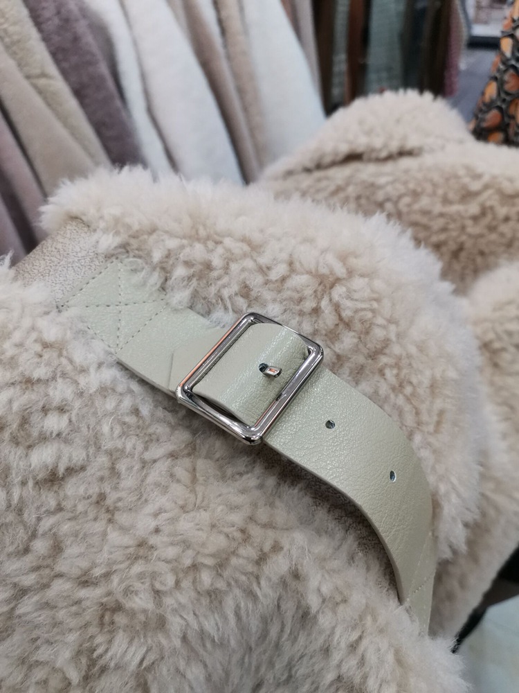 High Quality Winter Elegant Faux Lamb Fur Vest Fashion Women Overcoat - Beige
