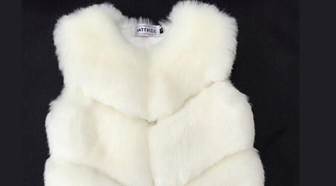 Inexpensive Classic Faux Fox Fur Vest Fashion Women Overcoat - Black