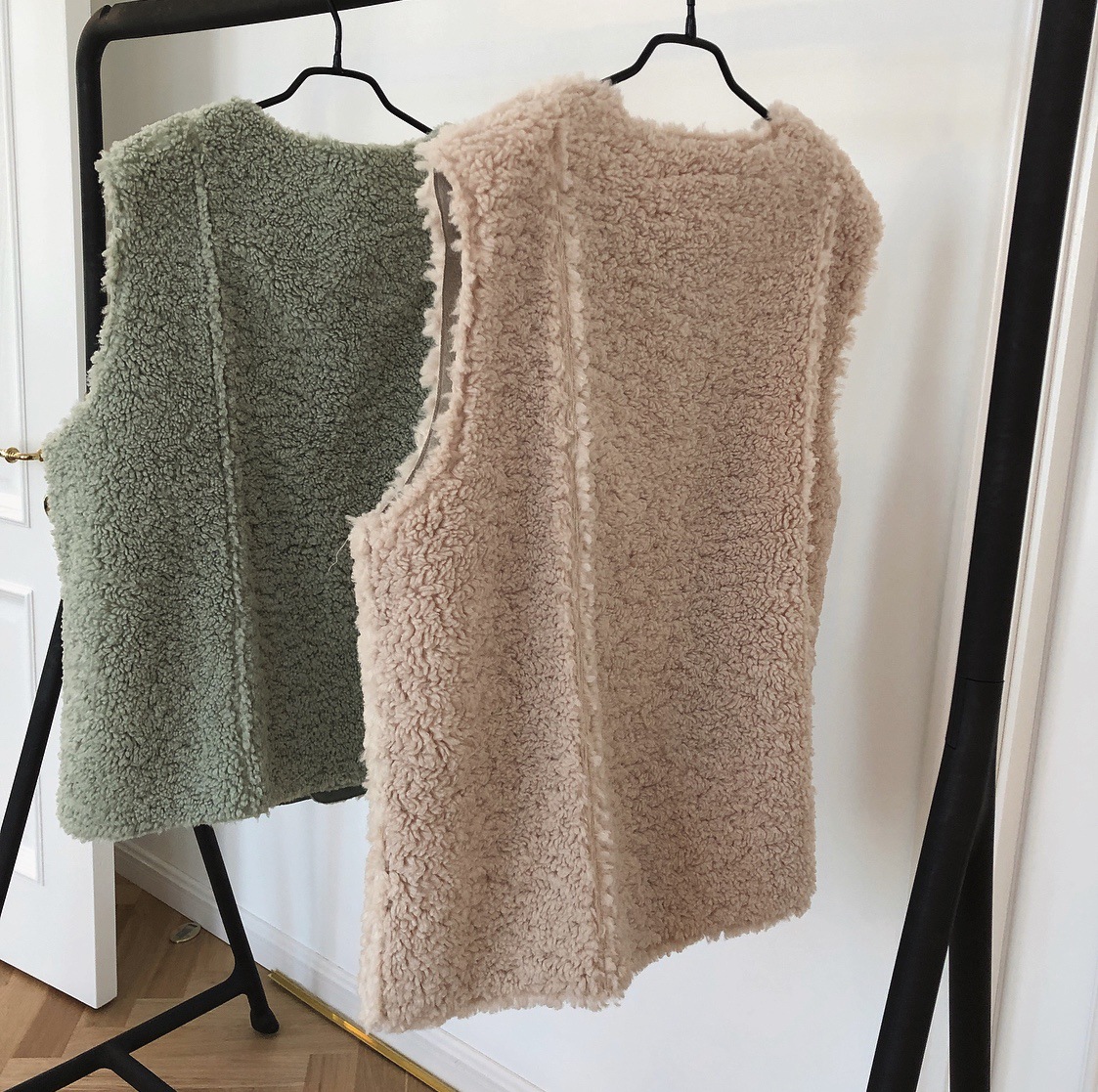 Reversible Winter Elegant Faux Lamb Fur Vest Fashion Women Overcoat - Beige